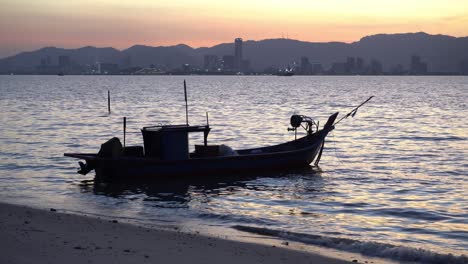 Fishing-boat-with-background-KOMTAR-building